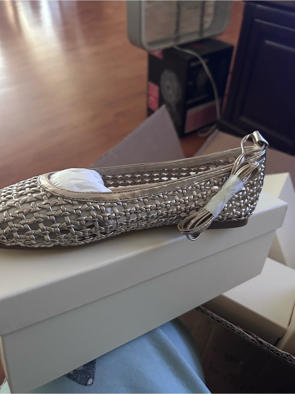 Yosi Samra gold tie up flats- new with tags, size 8 - Picture 3 of 4